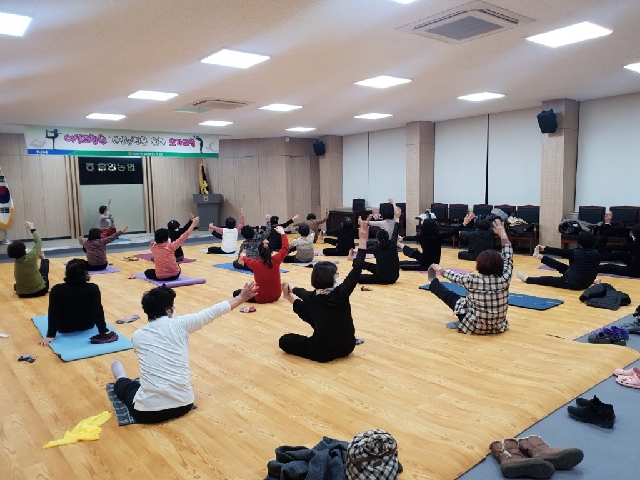 여성조합원 건강증진을 위한 요가교실 대표 이미지