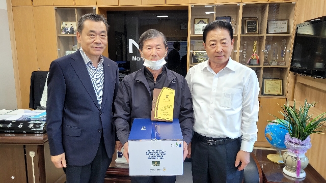 2024년 제9회 금융의 날  맞이 우수고객 감사패 수여 대표 이미지